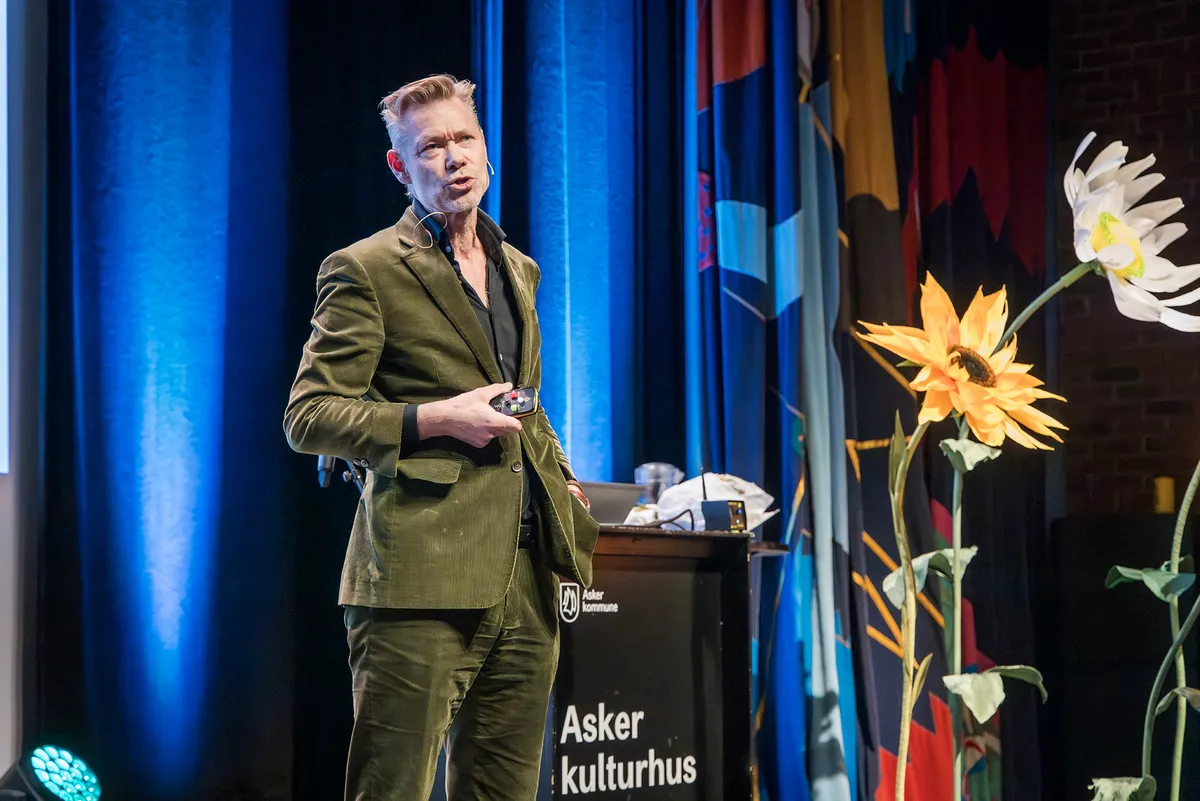 Arne Harket på scenen, Asker Kulturhus