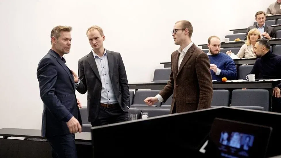 Super-strategene (Finansavisen)